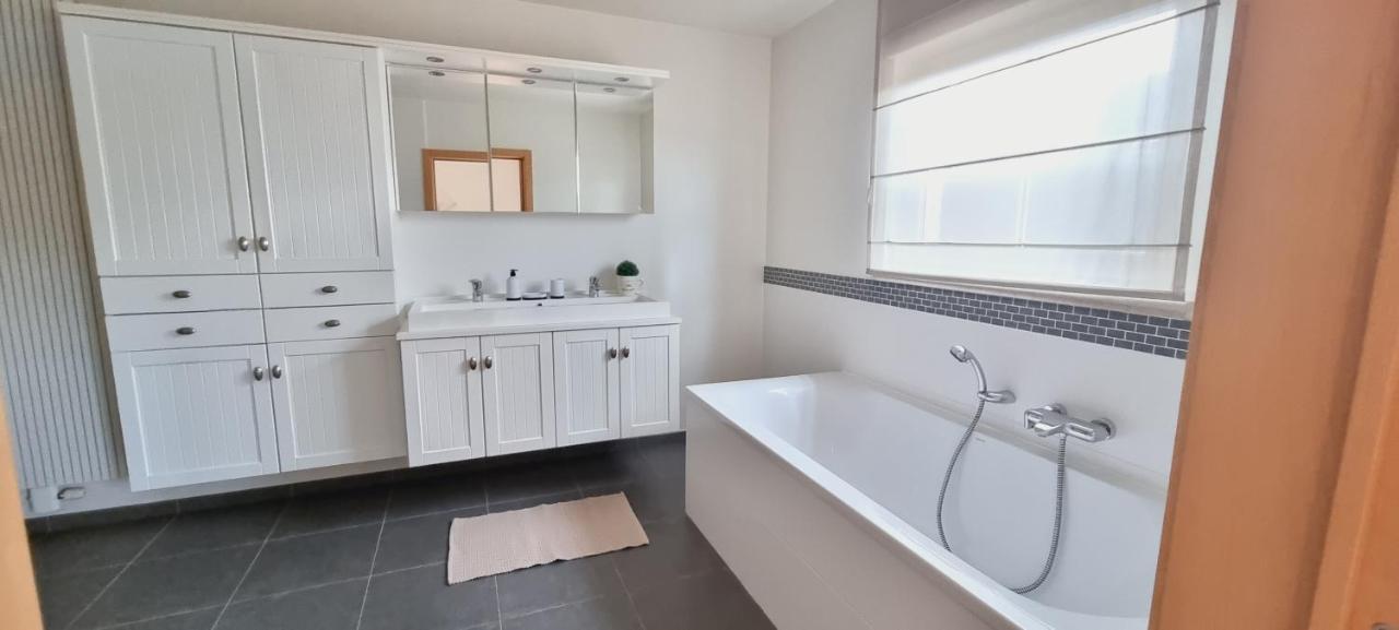Susberg-1 & 2 Apartman NeerNeerpelt Kültér fotó