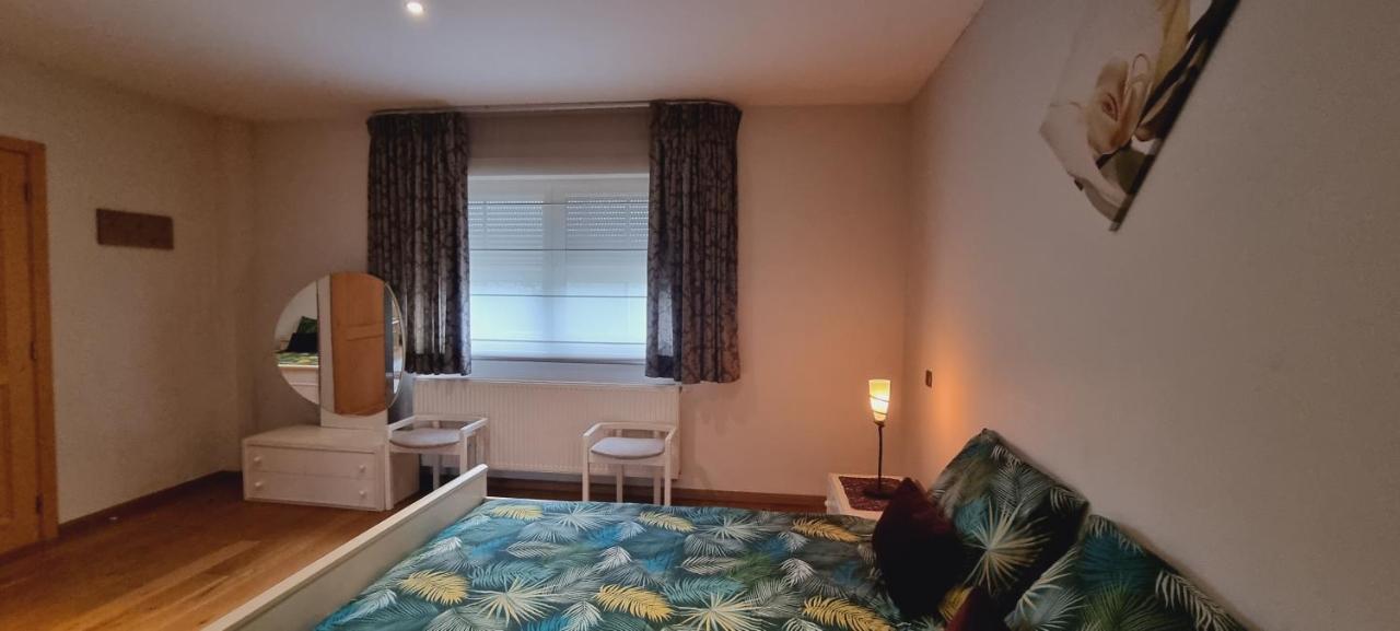 Susberg-1 & 2 Apartman NeerNeerpelt Kültér fotó